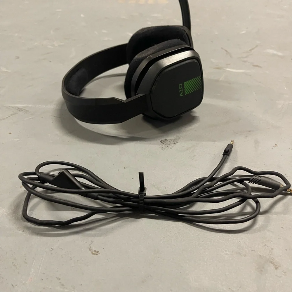 ASTRO A10 XBOX GREEN HEADSET WITH MICROPHONE AND CABLES